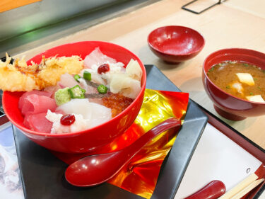 【栄寿司】新鮮な魚ののった海鮮丼ランチで至福の時間