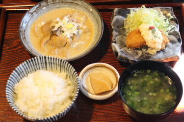 【ロジウラ】熊本・駕町でランチ開始！街中で「ホルモン煮込み定食」が食べられる